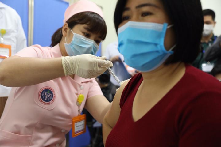 Bộ Y tế: Mục tiêu năm 2021 có vắc xin COVID-19 made in Việt Nam